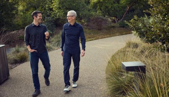 Sosok John Ternus CEO Baru Apple Pengganti Tim Cook