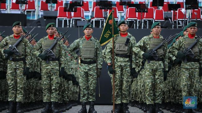 Prajurit Tni Dari Tiga Matra Menggelar Gladi Kotor Jelang Perayaan Hut Ke 80 Tni Di Monas Jakarta Pusat Kamis 292025 Cnbc Indo 1759386135940 169