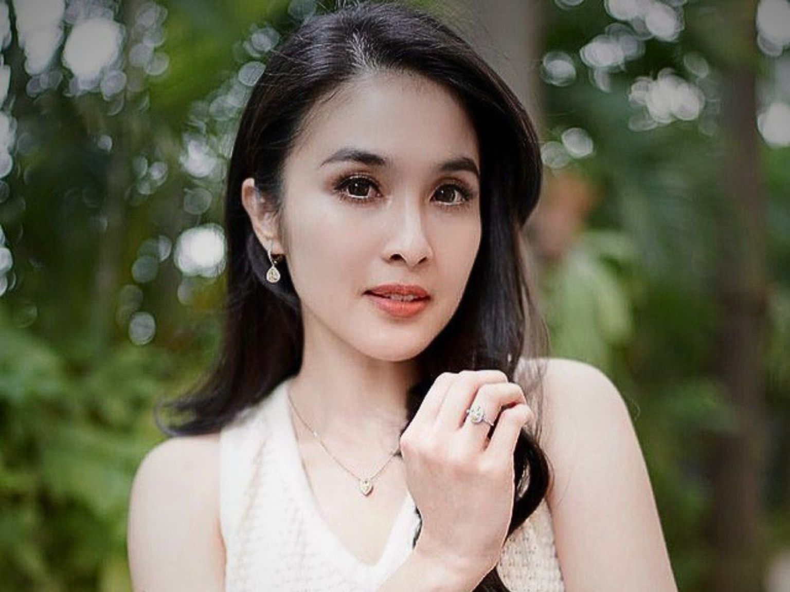 Artis Sandra Dewi