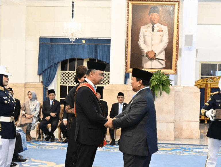 Dino Patti Djalal Dapat Bintang Mahaputra Dari Presiden Prabowo
