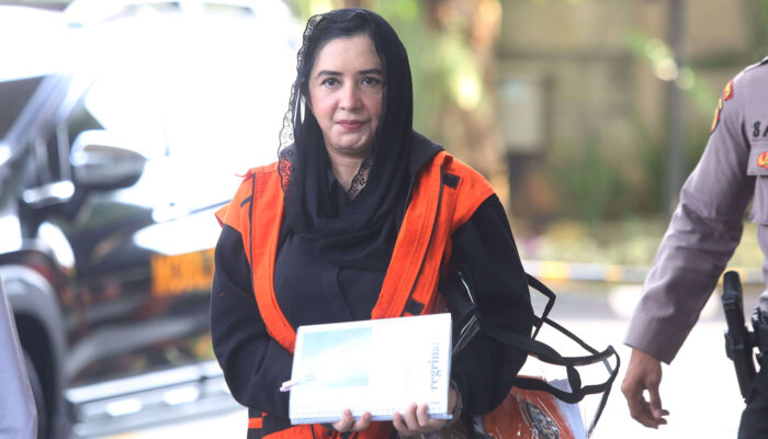 KPK Amankan 5 Arloji Mewah Milik Fadia Arafiq