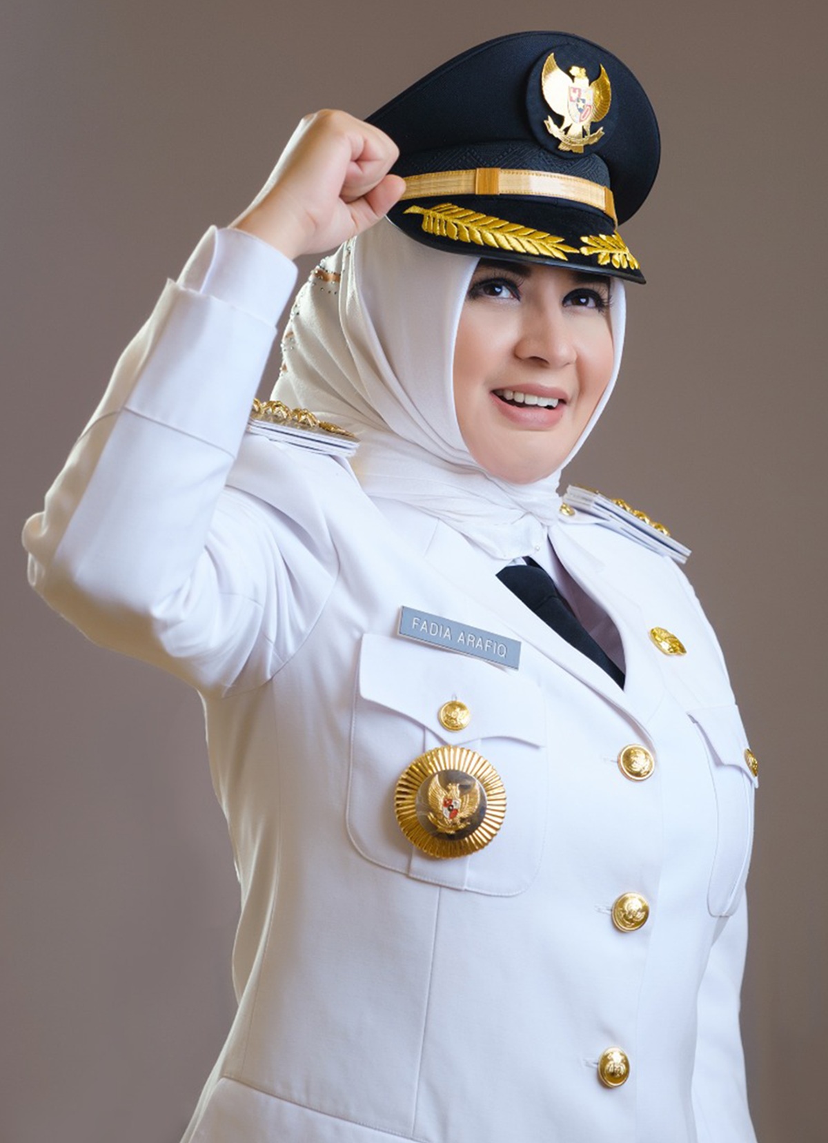 KPK Amankan 5 Arloji Mewah Milik Fadia Arafiq Fadia Arafiq Bupati
