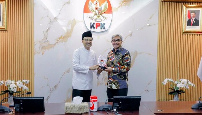 Datangi KPK, Gus Ipul Ajak Dampingi Pengawasan Pengadaan di Sekolah Rakyat