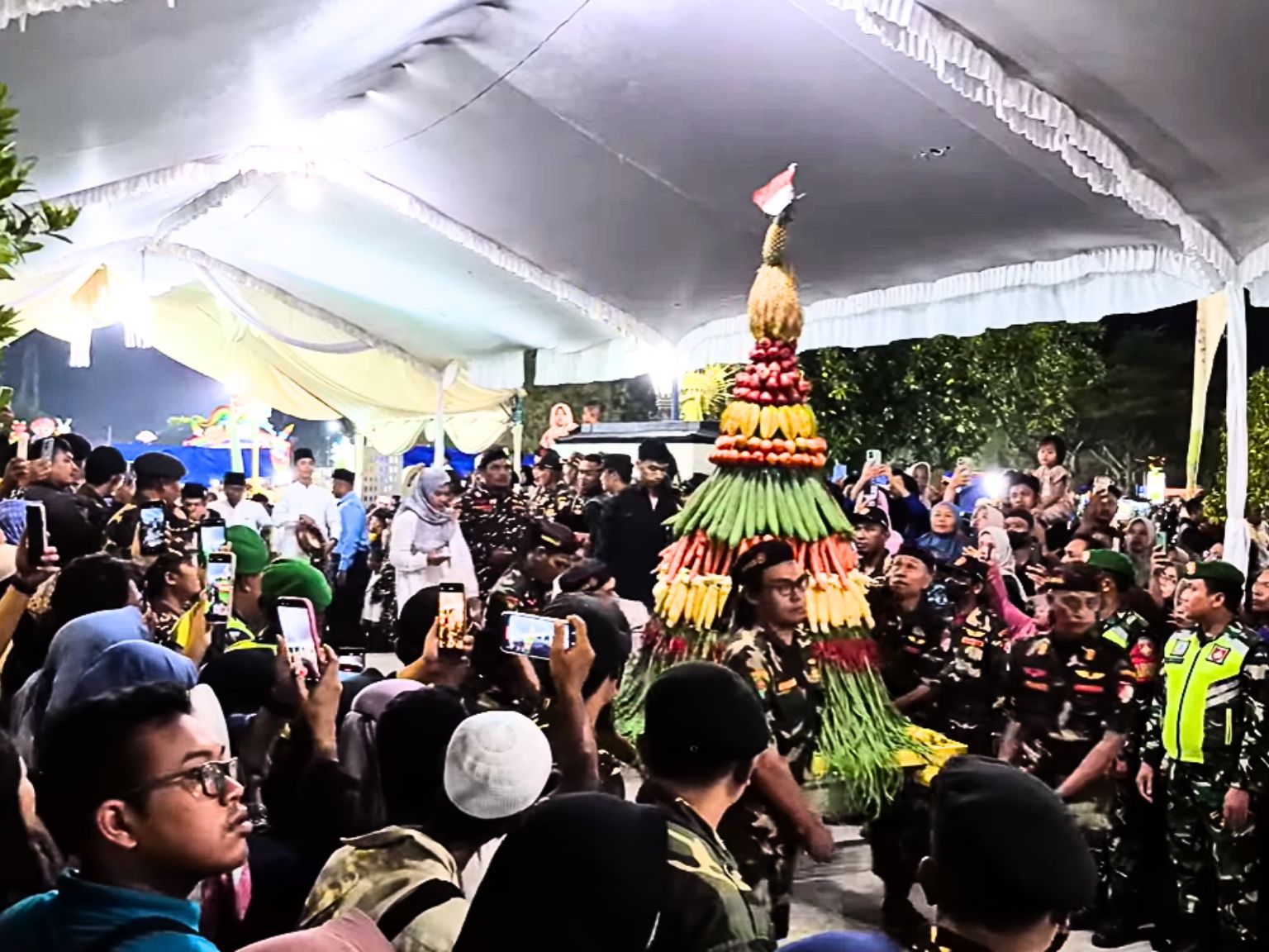 Kirab Tumpeng Songo Garebek Besar Demak