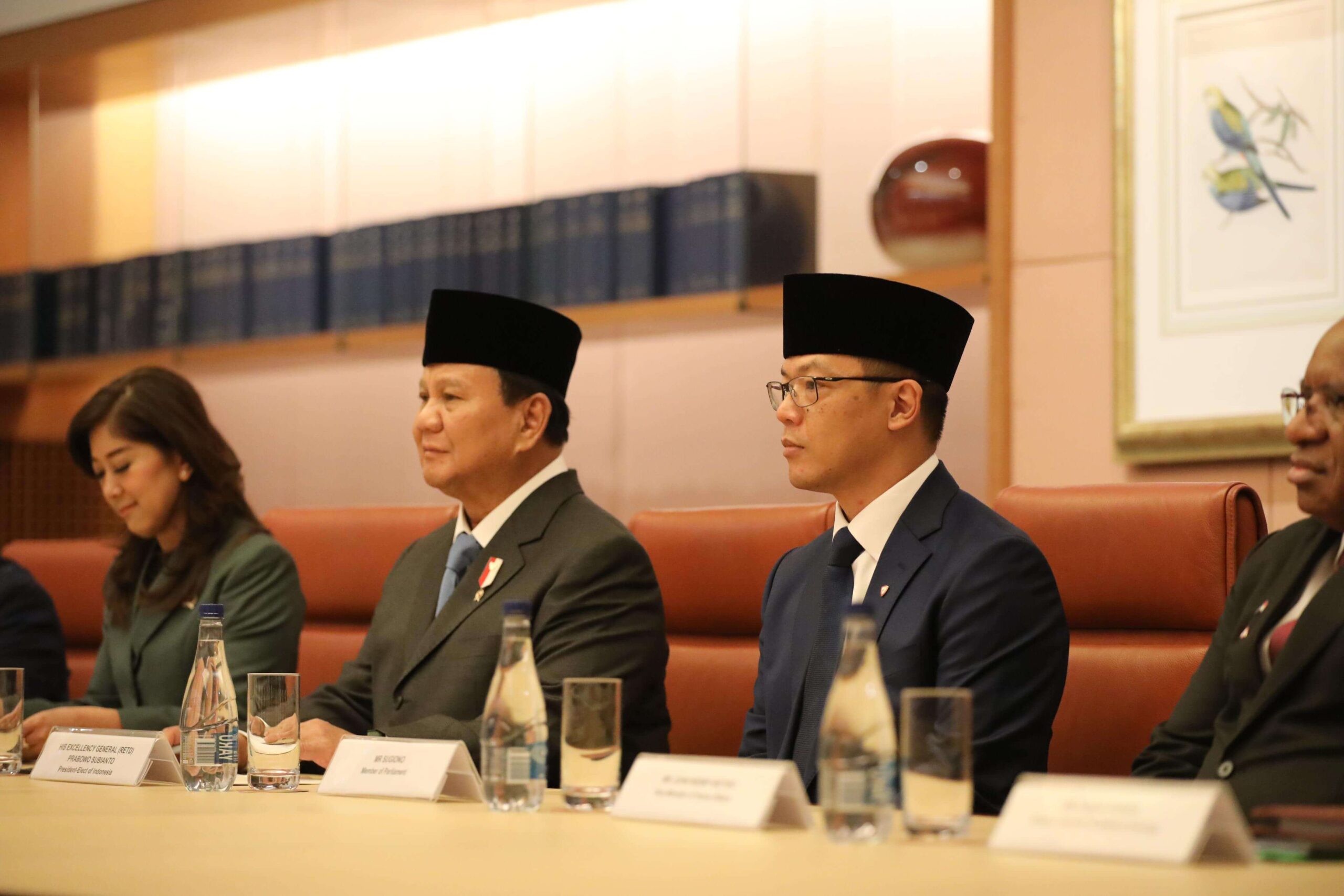 Sugiono Dampingi Prabowo 1