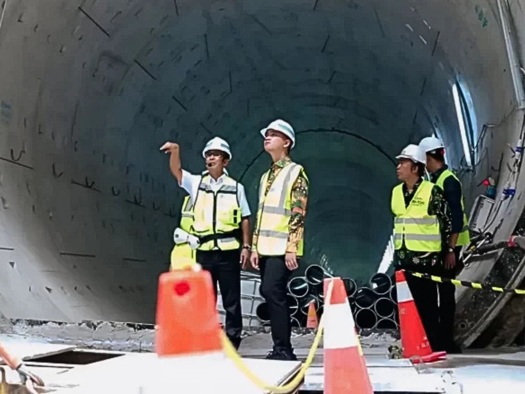 Wapres Gibran Tinjau Pembangunan Mrt Jakarta