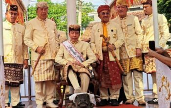 Jokowi Injak Kepala Kerbau