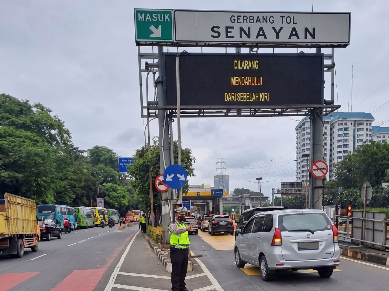 Pintu Tol Senayan Jakarta