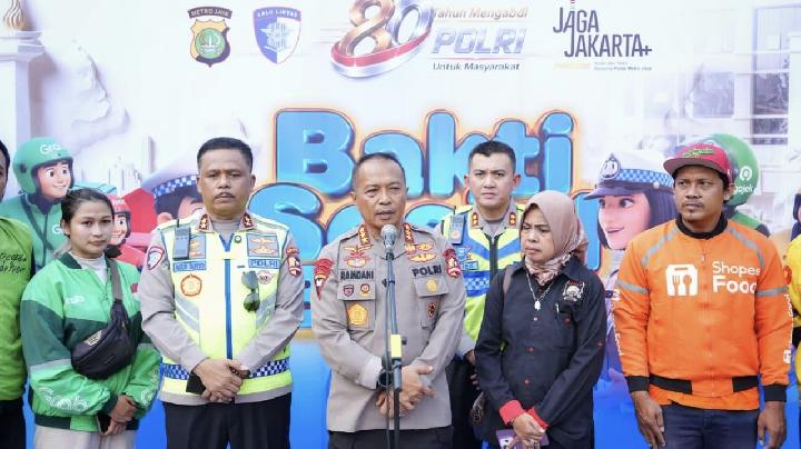 Polri Dan Ojol Bangun Sinergi Di Tugu Proklamasi
