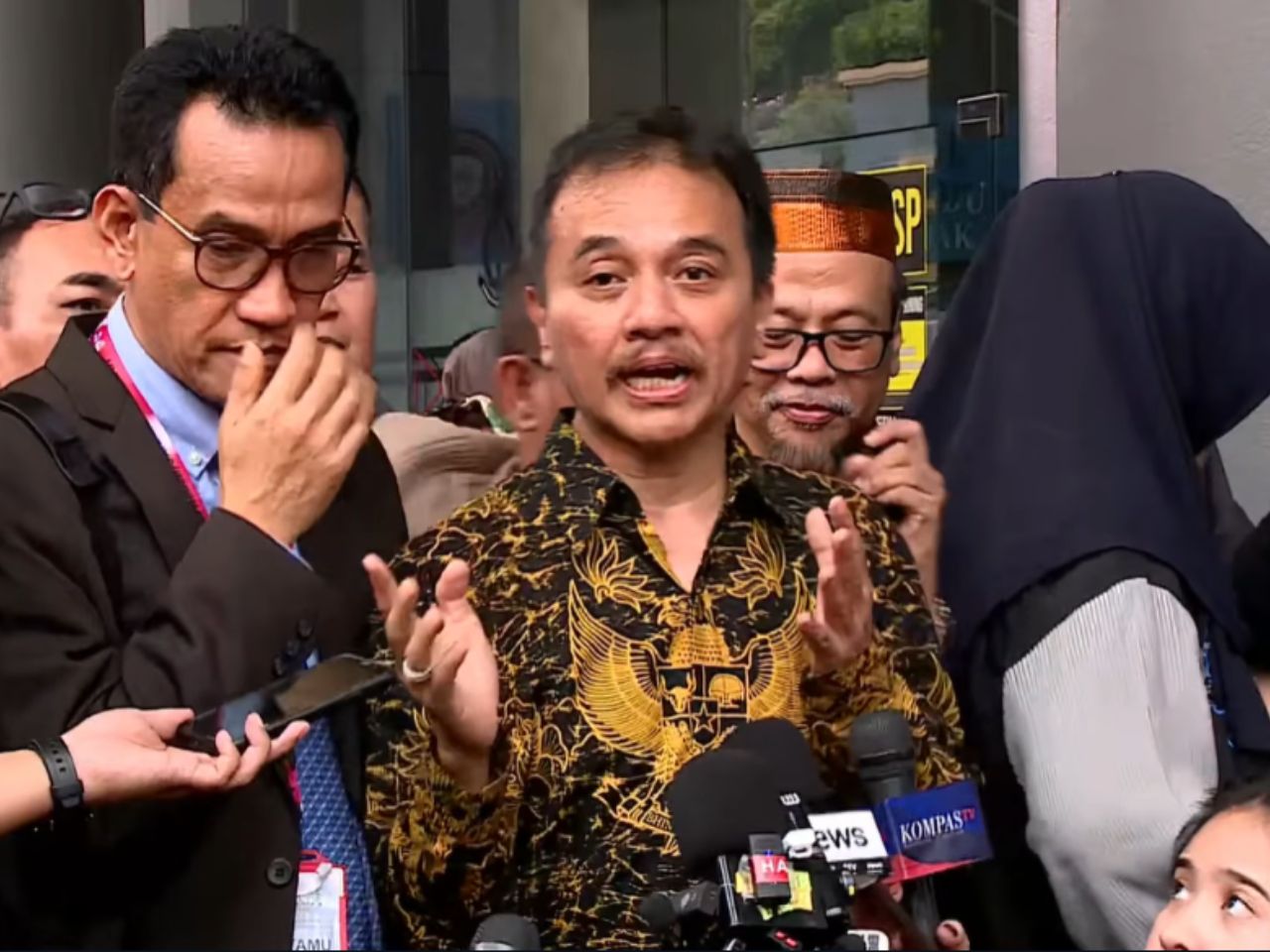 Roy Suryo Dr Tifa Bebas
