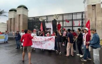 Aksi Aliansi Cipayung Menggugat di DPR