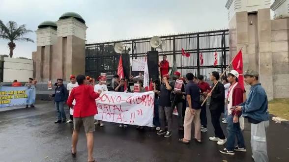 Aksi Aliansi Cipayung Menggugat di DPR
