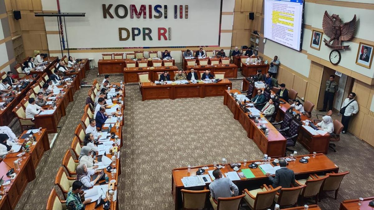 Komisi Iii Dpr Dan Wamenkum Rapat Panja Bahas Dim Ruu Polri 1780899437038 1691