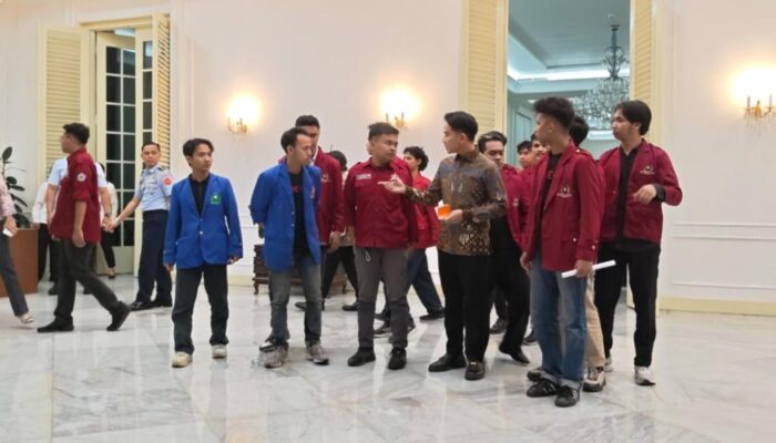 Usai Dialog Aspirasi, Wapres dan Perwakilan Mahasiswa Salat Magrib Berjamaah di Masjid Baiturrahman Setwapres