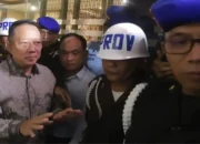 Ngaku Ditahan Prematur, Febrie Adriansyah , Tampil Tanpa Rompi Tahanan dan Masih Kenakan Baju Batik
