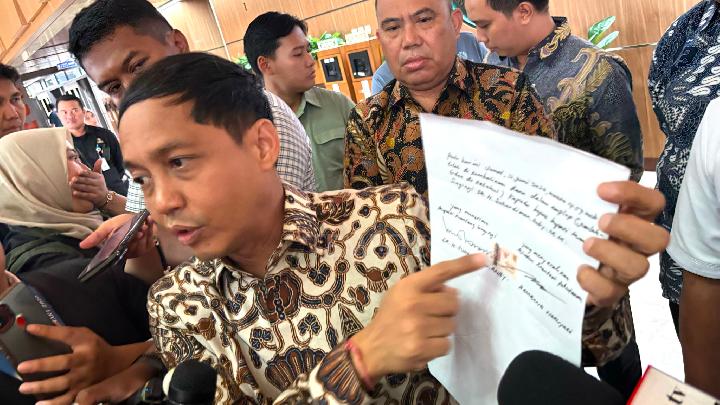 Menhut Raja Juli Antoni