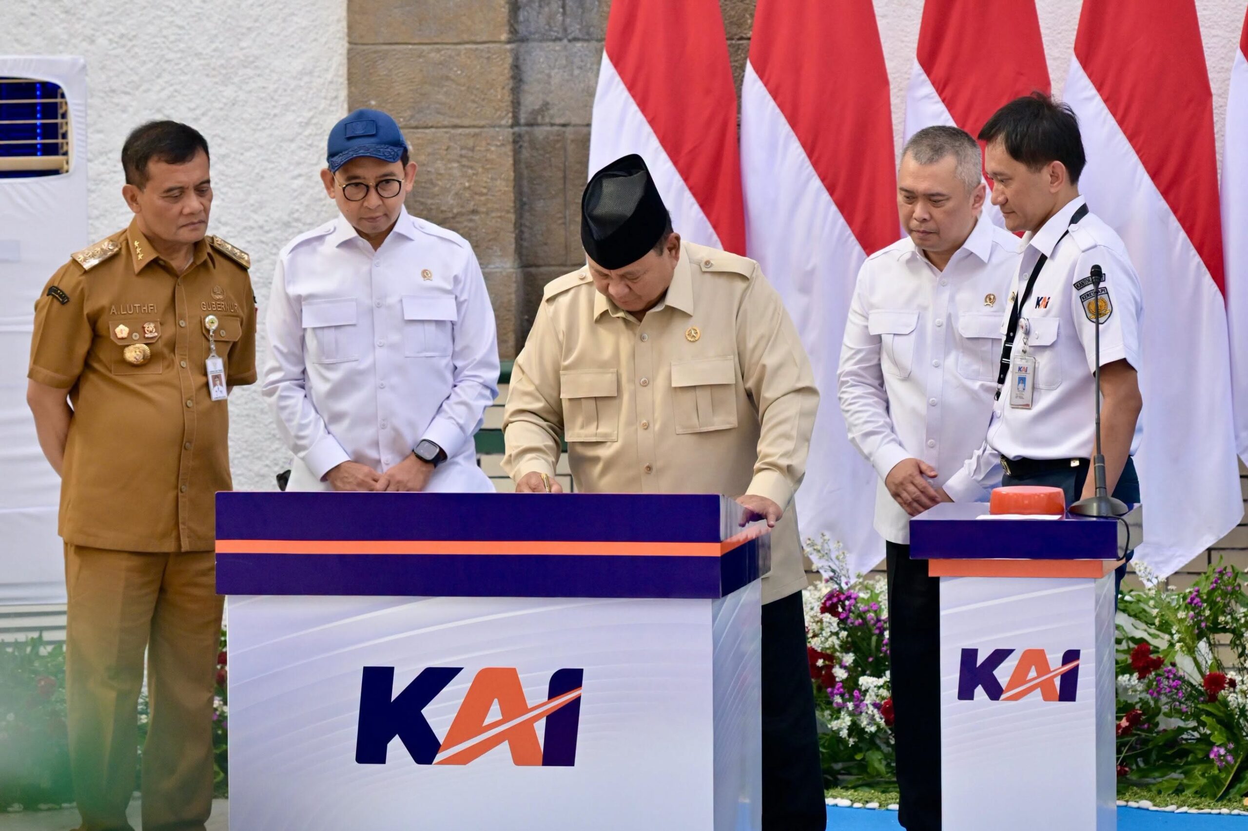 Prabowo Resmikan Stasiun Semarang Tawang
