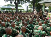 Menko Polkam Bakar Semangat Siswa Dikmaba TNI dan Calon Manajer KDKMP di Rindam I/Bukit Barisan