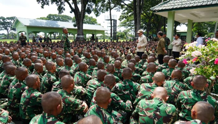 Menko Polkam Bakar Semangat Siswa Dikmaba TNI dan Calon Manajer KDKMP di Rindam I/Bukit Barisan