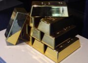 Harga Emas Naik, Minyak Anjlok, Pasar Tunggu Keputusan The Fed