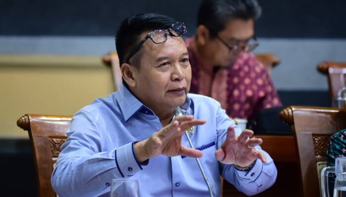 TB Hasanuddin Minta Pemerintah Jelaskan Urgensi Pelibatan Babinsa dalam Pengawasan Pajak