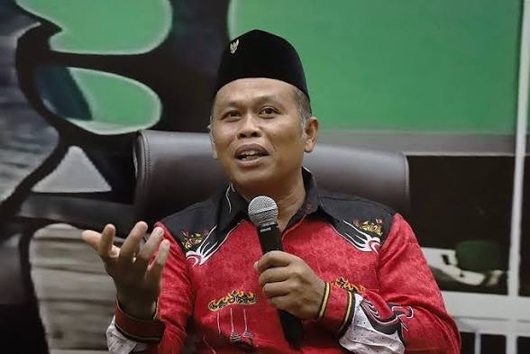 Direktur Eksekutif Rumah Politik Indonesia, Fernando Emas