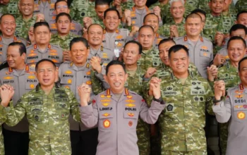 Kapolri Jenderal Listyo Sigit Prabowo Bersama Panglima Tni Jenderal Agus Subiyanto Saat Silaturahmi Di Mabes Tni Di Cilangkap Jakarta Timur Senin 137 Istimewa Dlhf8