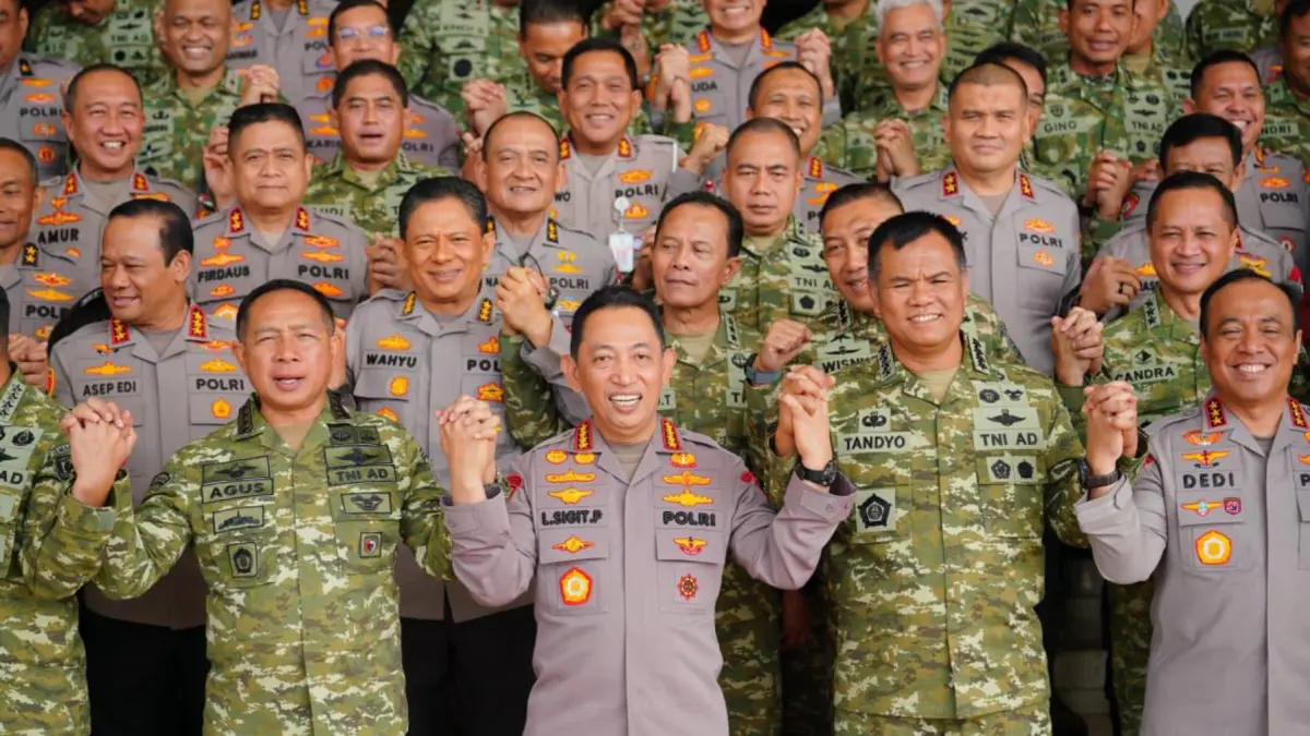 Kapolri Jenderal Listyo Sigit Prabowo Bersama Panglima Tni Jenderal Agus Subiyanto Saat Silaturahmi Di Mabes Tni Di Cilangkap Jakarta Timur Senin 137 Istimewa Dlhf8