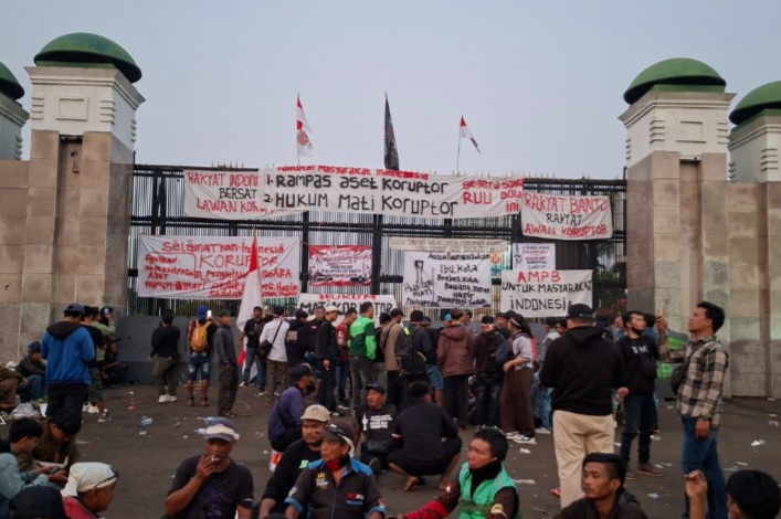 Demonstran Ampb