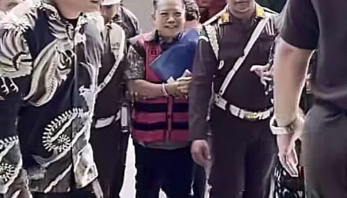 Febrie Ardiansyah Diperiksa Tim 9 Kejaksaan Pakai Rompi Tahanan