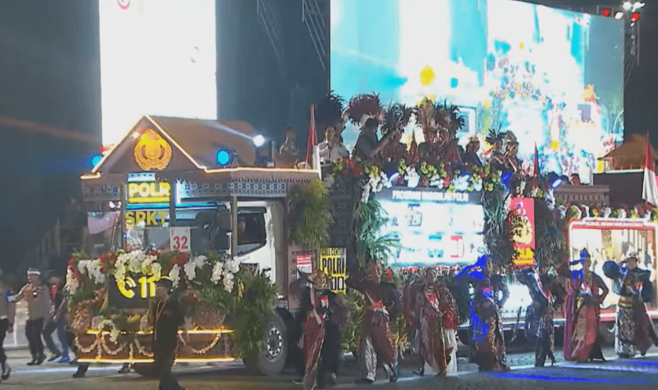 Karnaval Polri Di Acara Karnaval Bersatu Harmoni Nusantara