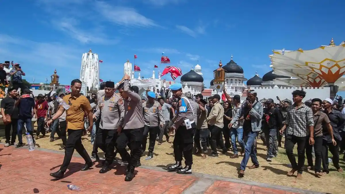 Kericuhan Terjadi Saat Zikir Di Masjid Raya Baiturrahman