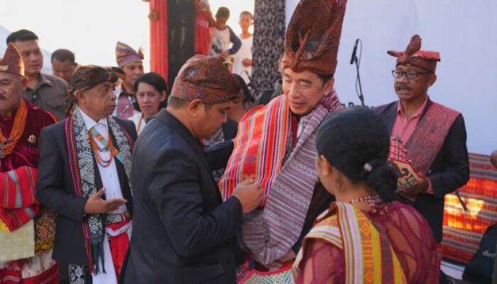 Delapan Raja Timor Nobatkan Jokowi sebagai Sesepuh
