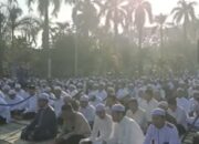 Ribuan Warga Pontianak Gelar Salat Istisqa di Tengah Kabut Asap