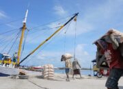 Buruh Pelabuhan Ancam Mogok Nasional: Arus Logistik Indonesia Terancam Terganggu