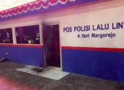 Malam-Malam Pos Lalu Lintas Margorejo Diduga Dilempar Molotov