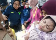 Polisi Bantu Evakuasi dan Dampingi Santri Korban Keracunan MBG di Sidoarjo