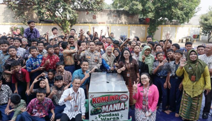 Siswa SMP 240 Antusias Kenali Cara Inovatif Mengelola Sampah dari Bang Jali