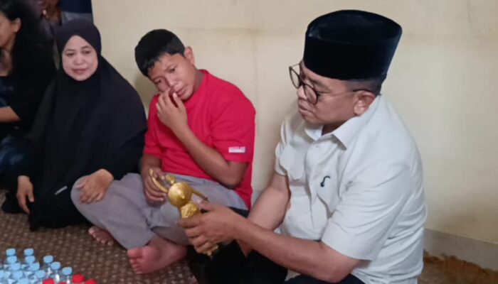Gubernur Banten Andra Soni Datangi Rumah Arie Basuki, Jurnalis yang Hilang di Selat Sunda