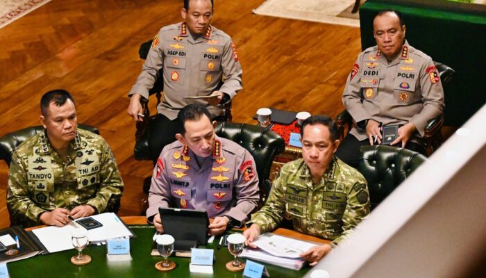 Prabowo Terima Panglima TNI dan Kapolri di Hambalang, Bahas Situasi Nasional dan Karhutla