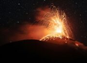 Lava Pijar Meluncur 600 Meter Ntt