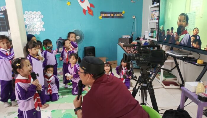 Aksi Menggemaskan Reporter Cilik TK Islam Nurul Firdaus Bekasi