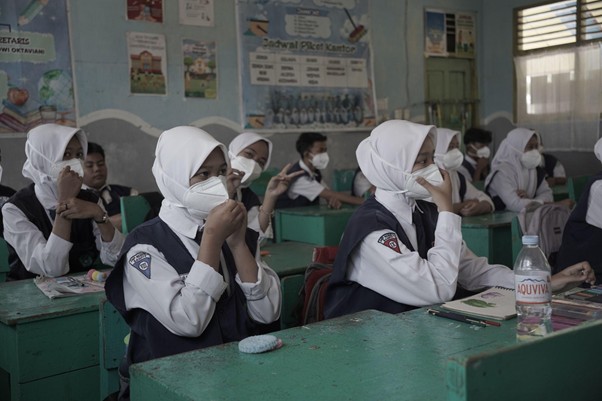 Siswa Sekolah Pakai Masker
