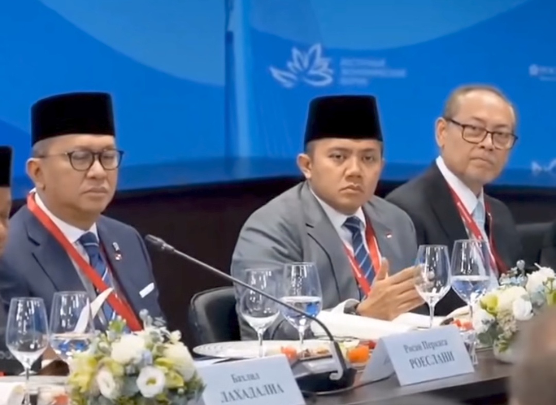 Teddy Main Bulpoin Saat Rapat Dengan Putin Holopis