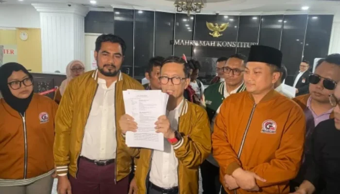Militan Gibran 08 Sebut Denny Indrayana Ingin Lengserkan Gibran Lewat Gugatan ke MK