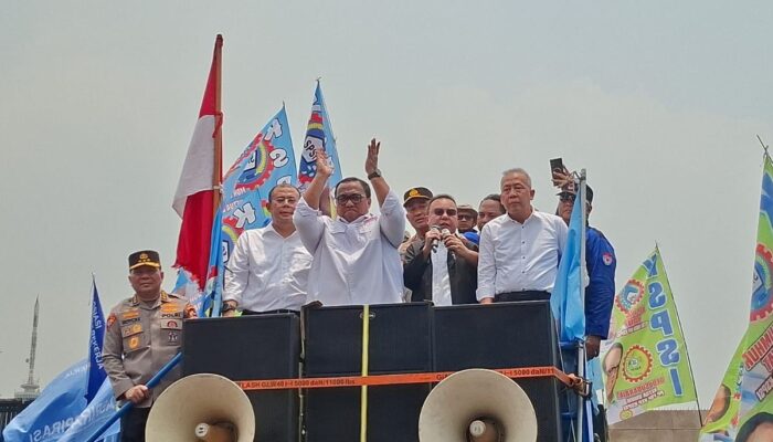 Kapolri & Pimpinan DPR Temui Massa Buruh Usai Sahkah UU Perlindungan Ketenagakerjaan