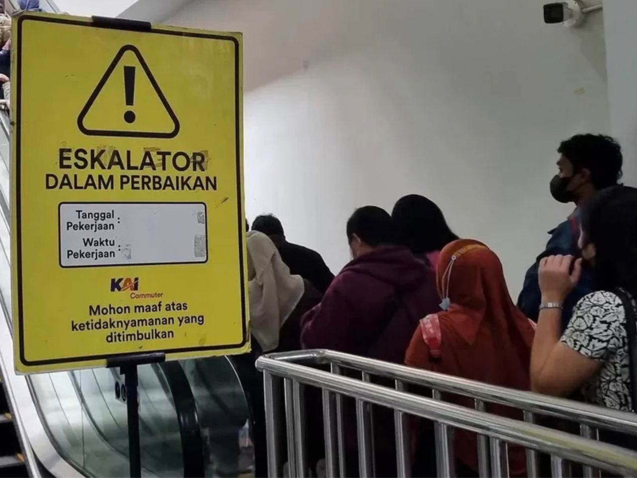 Eskalator Rusak