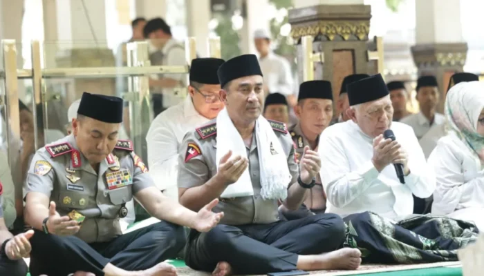 Ziarah ke Makam Gus Dur di Tebuireng, Kapolri Suyudi Tekankan Pentingnya Persatuan dan Toleransi