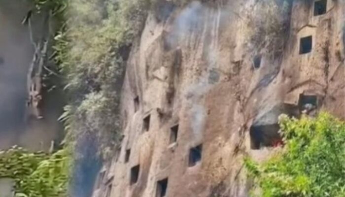 Karhutla Toraja Utara Hanguskan Kuburan Batu dan Ratusan Peti Jenazah