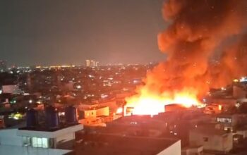 Rumah Tinggal di Kramat Pulo Dalam Senen Terbakar, 30 Unit Damkar Dikerahkan